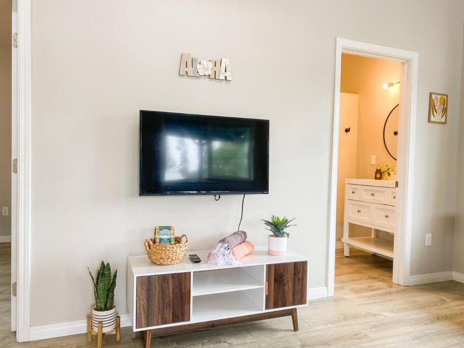Appartamento Hibiscus Hale, Full Kitchen, King Bed, Parking Keaau Esterno foto
