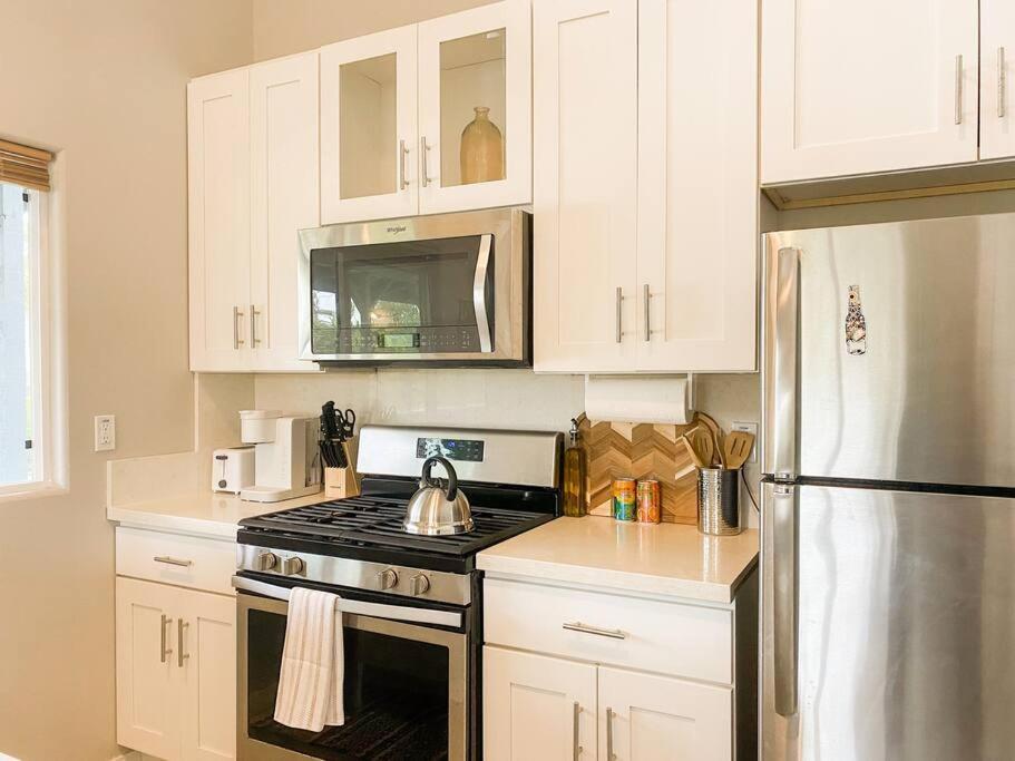 Appartamento Hibiscus Hale, Full Kitchen, King Bed, Parking Keaau Esterno foto