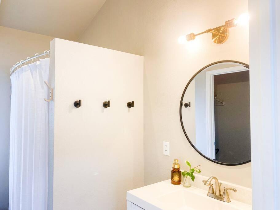 Appartamento Hibiscus Hale, Full Kitchen, King Bed, Parking Keaau Esterno foto